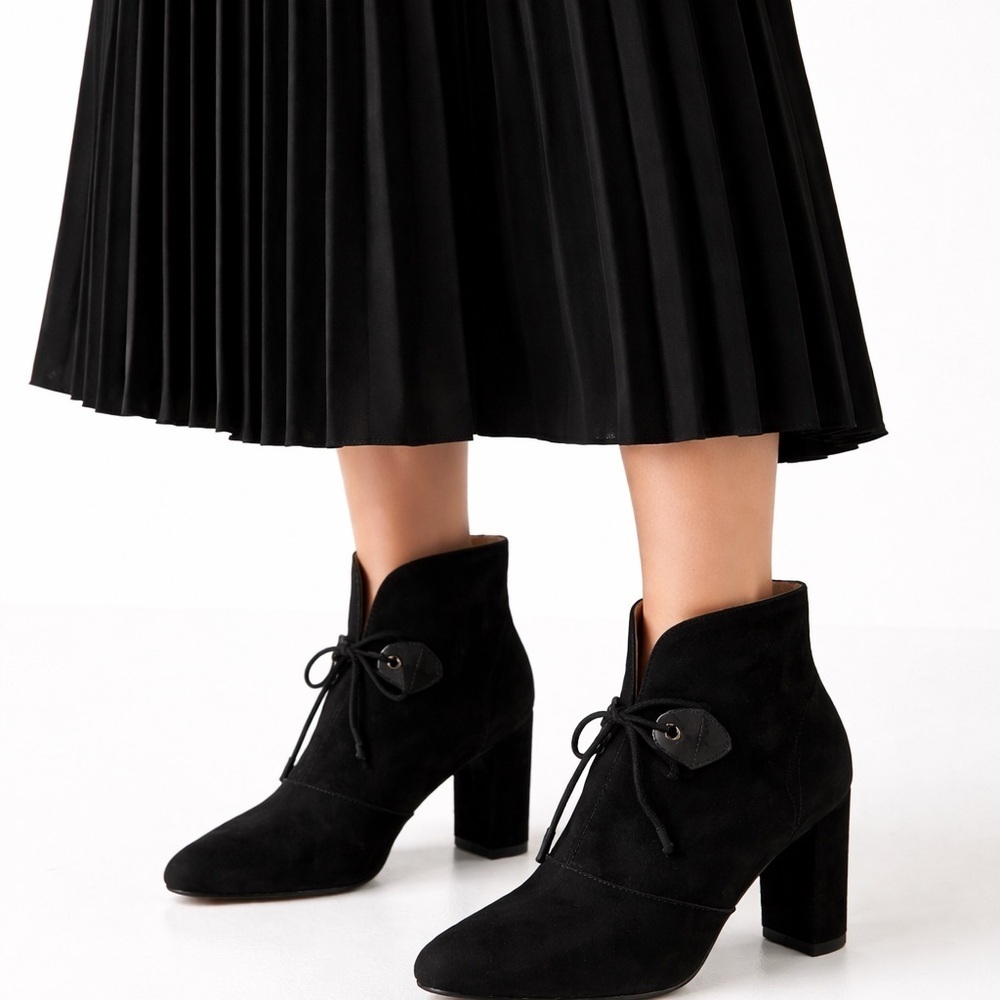 Brenda Zaro Black Suede Ankle Boots Made in Spain Size 37 - US 6.5 Block Heel